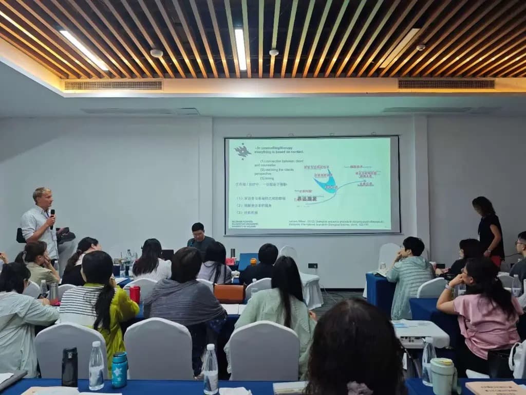 Sami Kivikkokangas presenting DSA research at China-Finland training programme